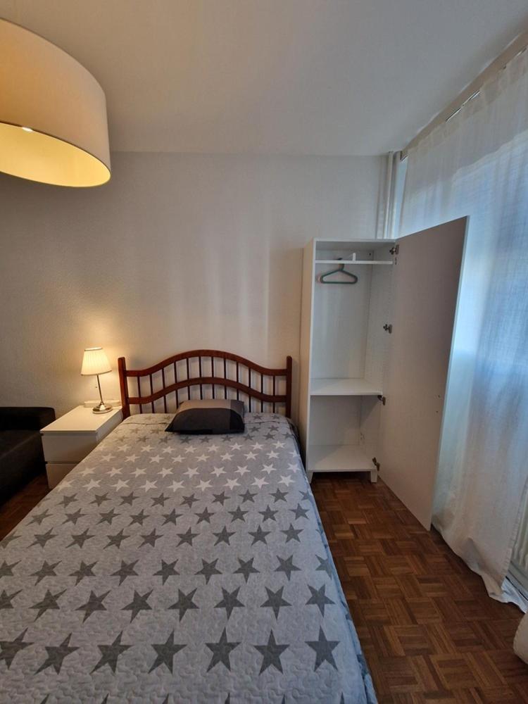 Room In Shared Apartment Geneva Exterior photo